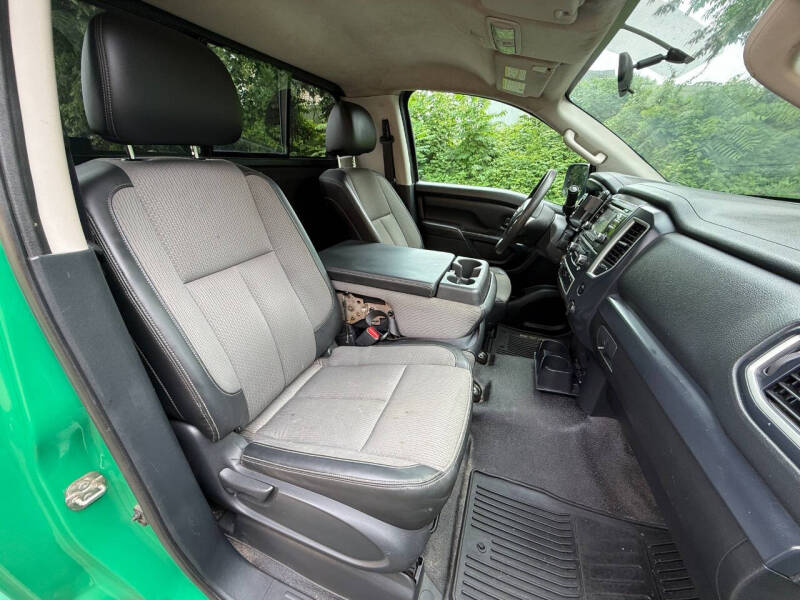 2017 Nissan Titan SV