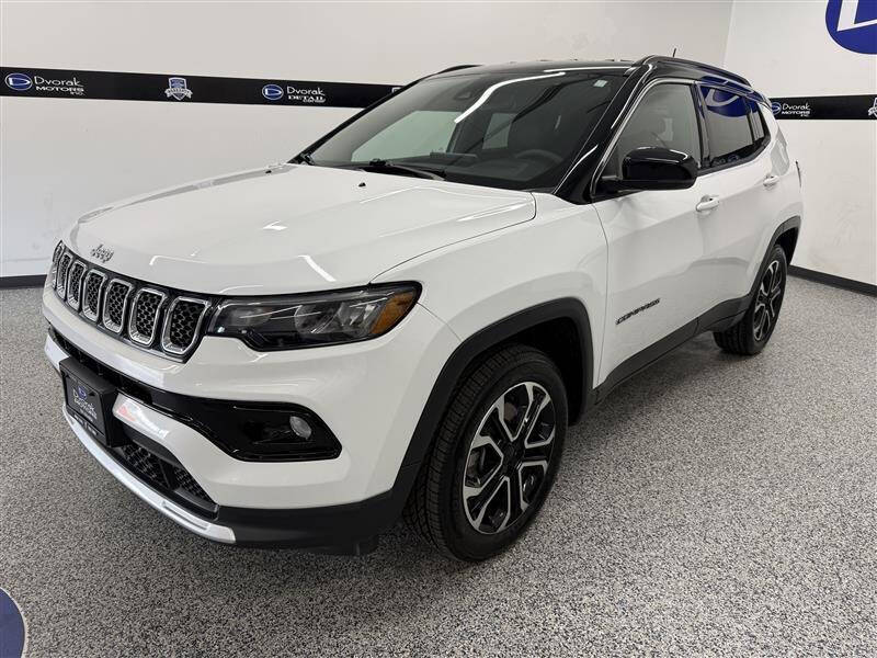 White 2023 Jeep Compass Limited 4x4 Limited 4dr SUV 2