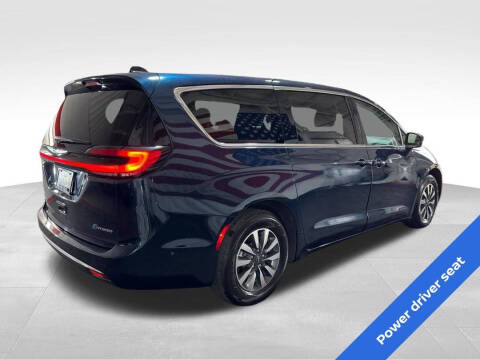 2023 Chrysler Pacifica Plug-In Hybrid Touring L