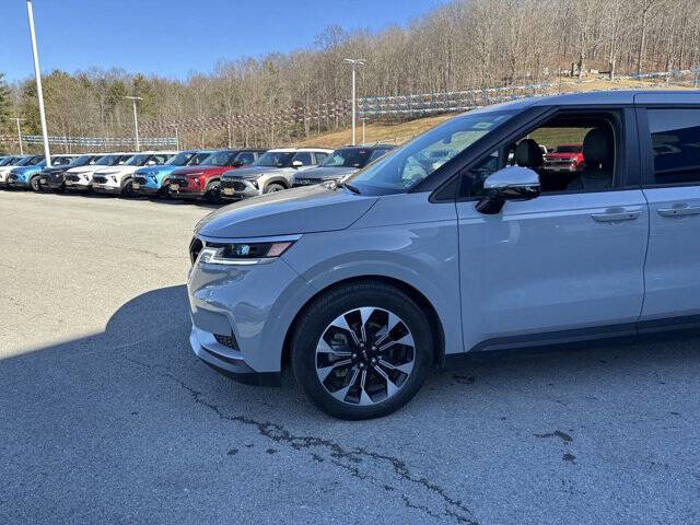 2024 Kia Carnival EX