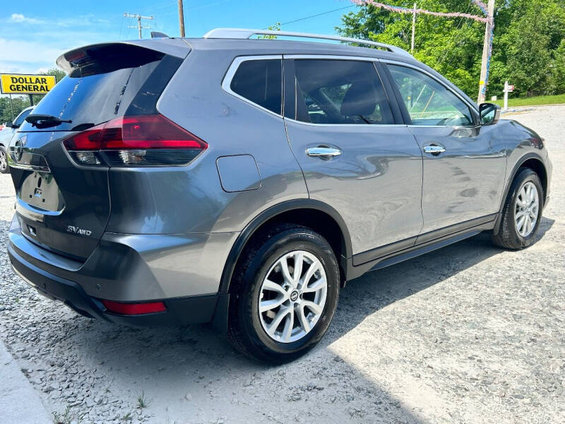 2019 Nissan Rogue SV photo 3