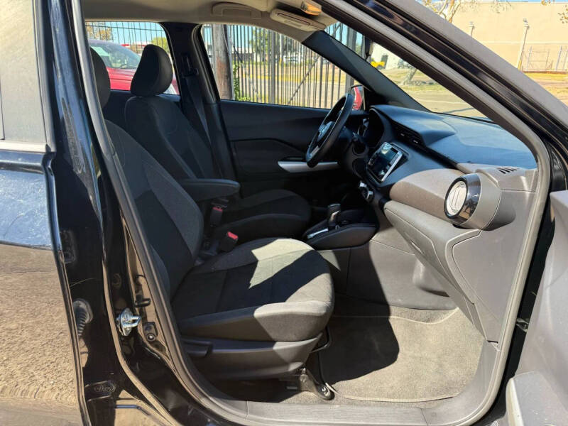 2020 Nissan Kicks SV