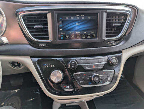2020 Chrysler Voyager LXi