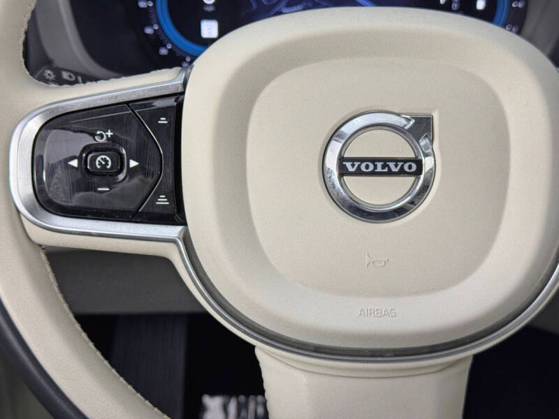 2023 Volvo XC60 B5 Plus Dark Theme