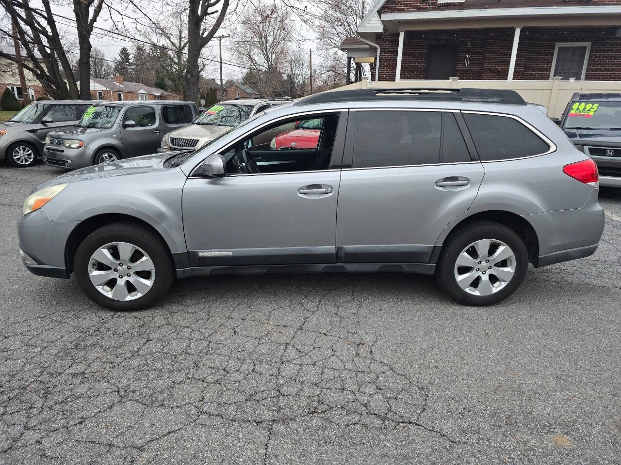 2010 Subaru Outback for sale at QUEENSGATE AUTO SALES in York, PA