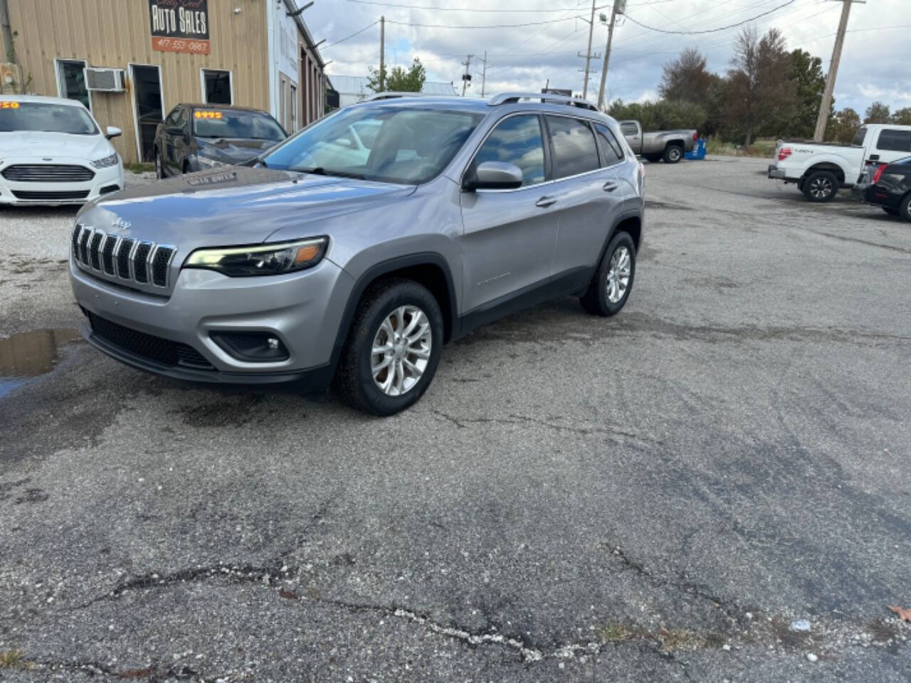 2019 Jeep Cherokee for sale at DAILY DEAL AUTO SALES LLC in Joplin, MO