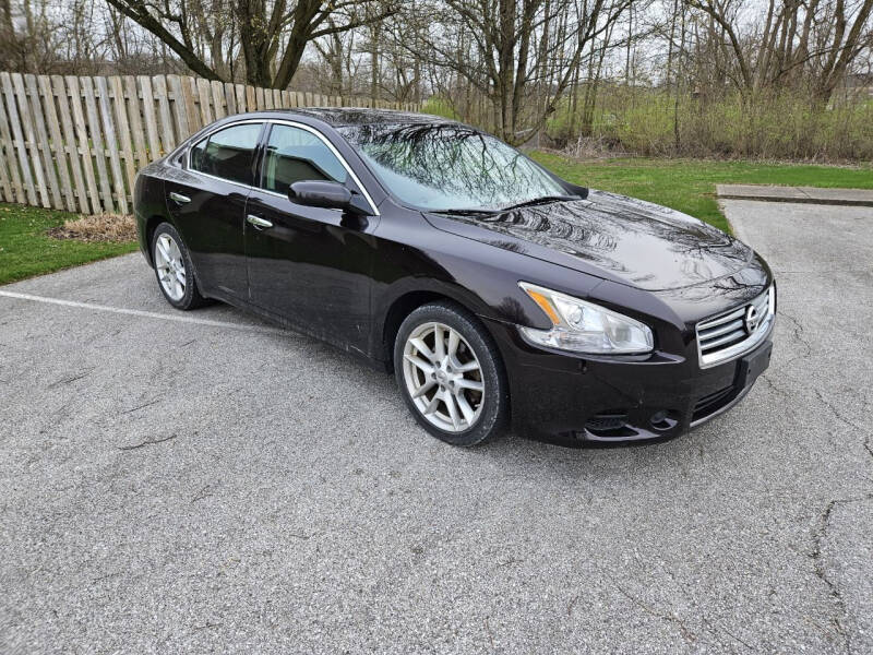 2013 maxima black