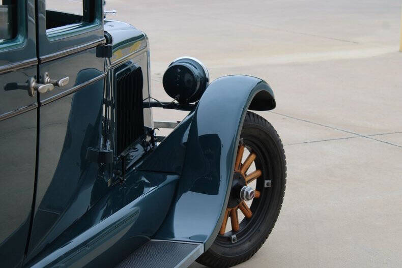 1927 Oldsmobile Sedan
