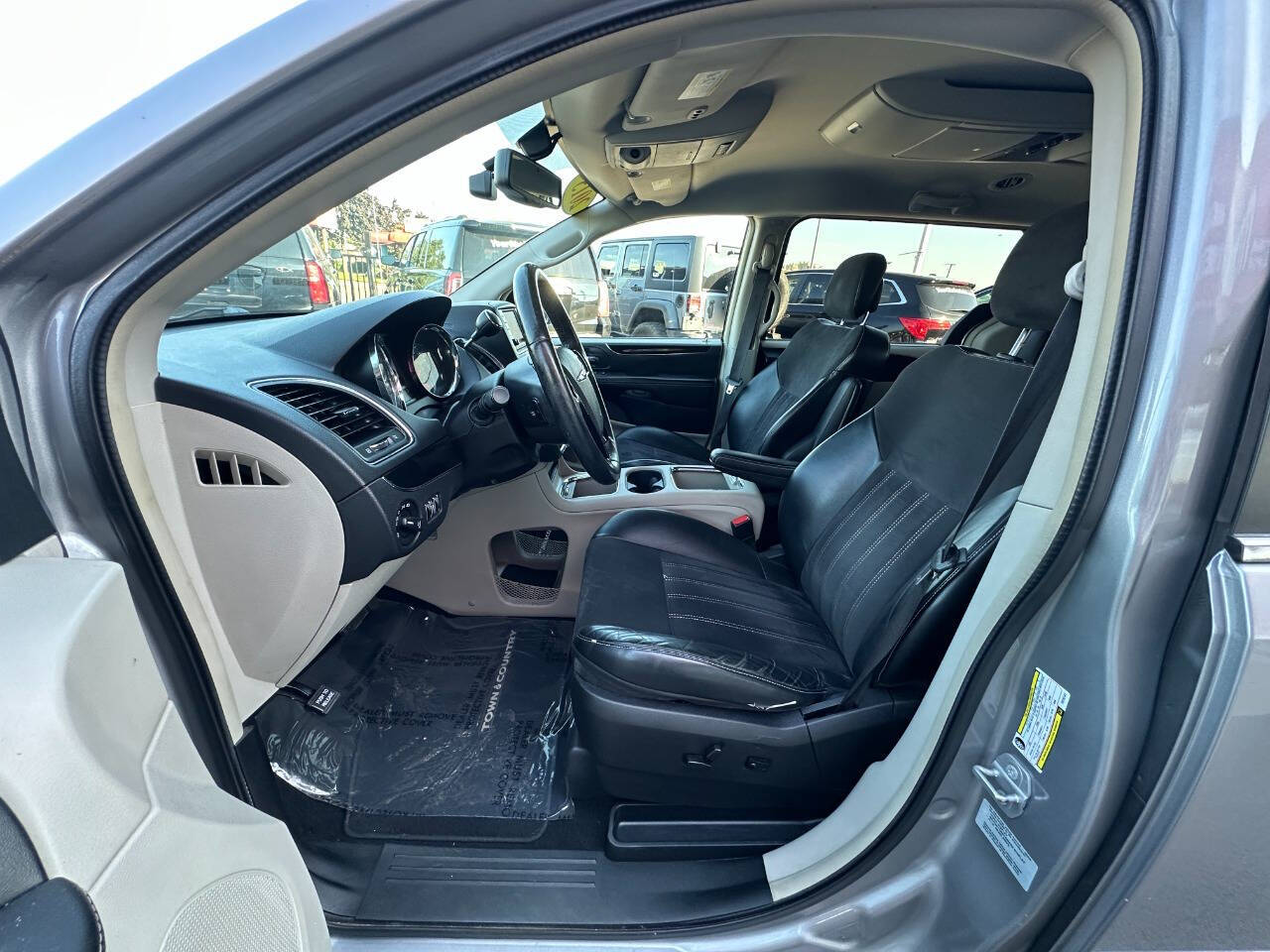 ChryslerTown and Country11