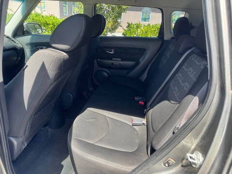 2012 Kia Soul +