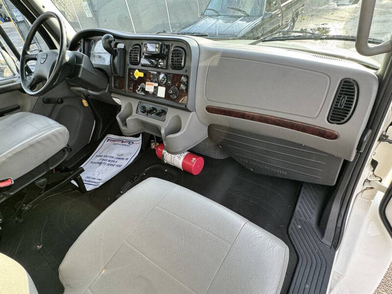 2022 Freightliner M2 106