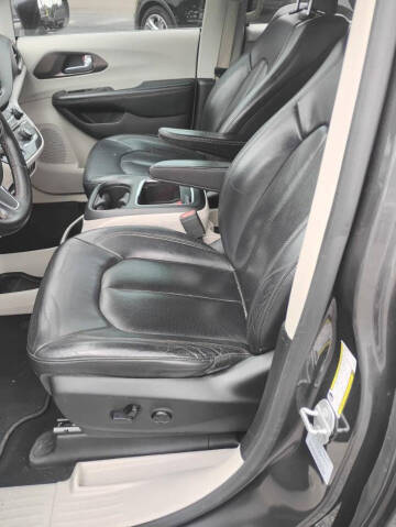 2017 Chrysler Pacifica Touring-L Plus