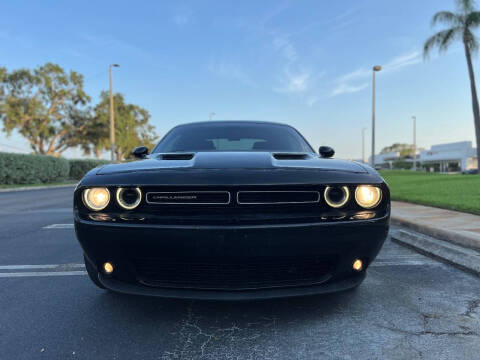 2015 Dodge Challenger SXT Plus
