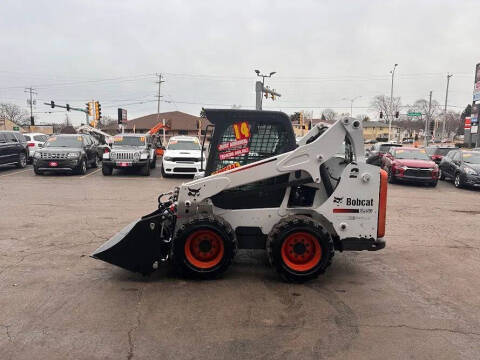 2014 Bobcat S590 TWO SPEED SKID STEER LOAD