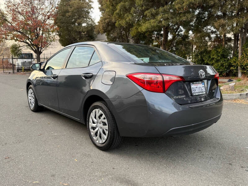 2019 Toyota Corolla LE photo 7