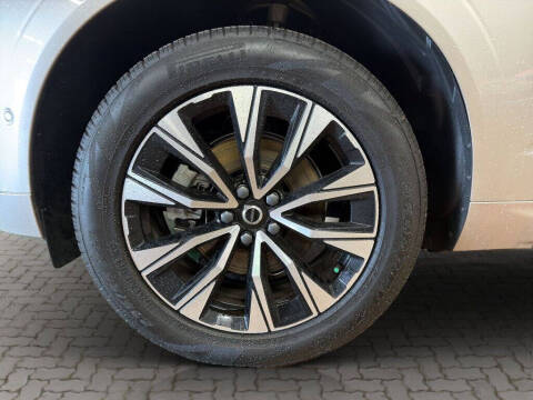 2025 Volvo XC60 B5 Plus Dark Theme