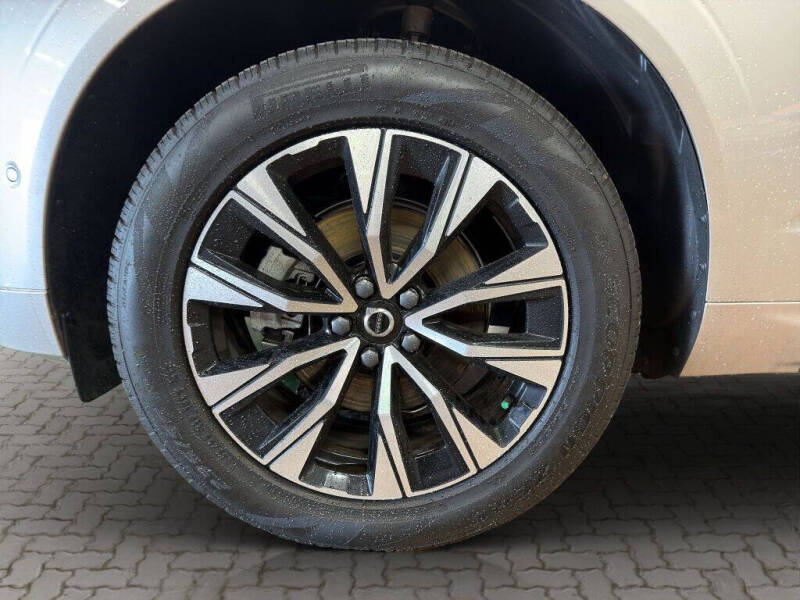 2025 Volvo XC60 B5 Plus Dark Theme