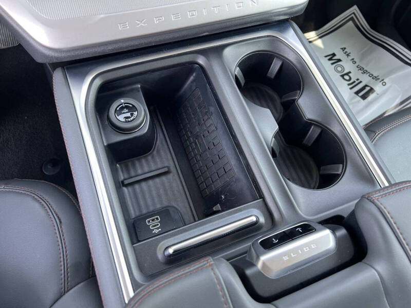 2025 Ford Expedition Active