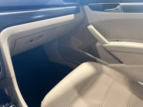 2017 Volkswagen Passat 1.8T R-Line