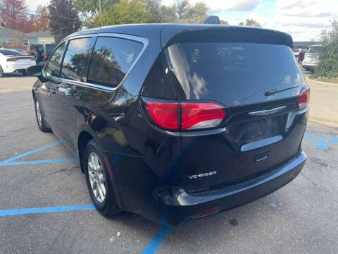 2024 Chrysler Voyager LX