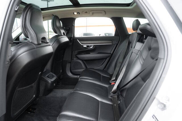 2020 Volvo V90 Cross Country T6