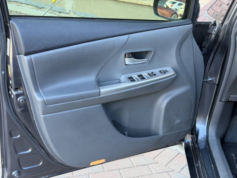 2013 Toyota Prius v Five