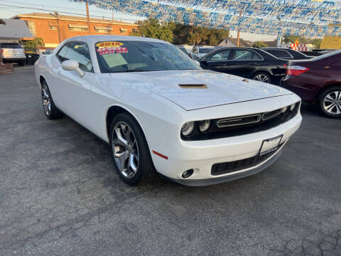 2015 Dodge Challenger SXT Plus