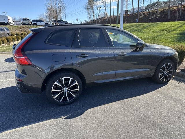 2025 Volvo XC60 B5 Plus Dark Theme