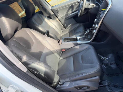 2016 Volvo XC60 T5 Drive-E Premier