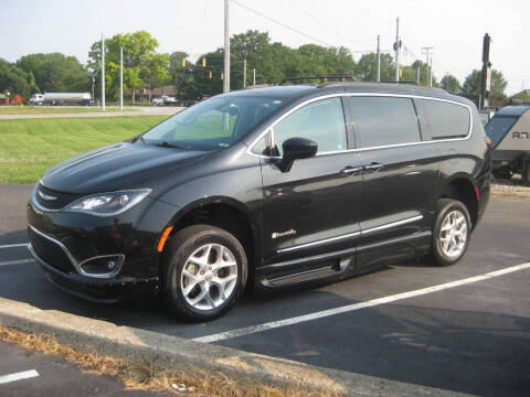 2017 Chrysler Pacifica Touring-L