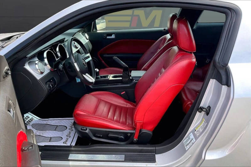 2005 Ford Mustang GT Deluxe