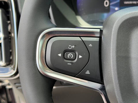 2023 Volvo XC40 B5 Plus Bright Theme