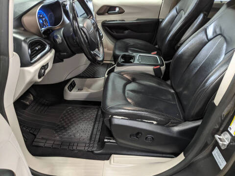 2017 Chrysler Pacifica Touring-L Plus