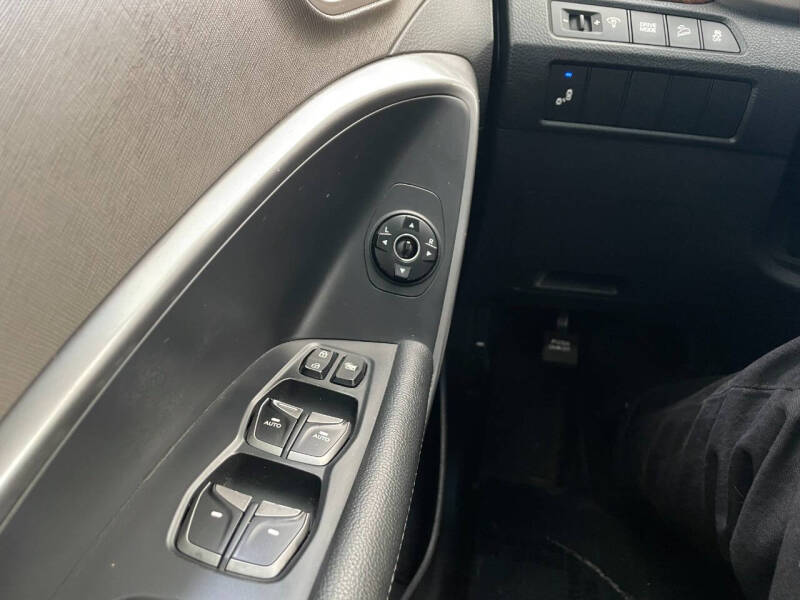 2017 Hyundai Santa Fe SE