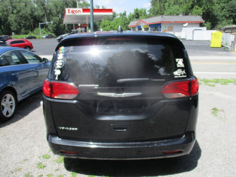 2020 Chrysler Voyager L