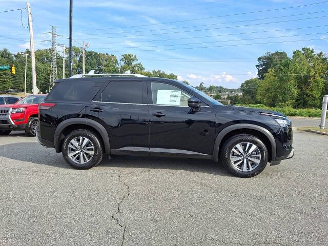 2025 Nissan Pathfinder SL