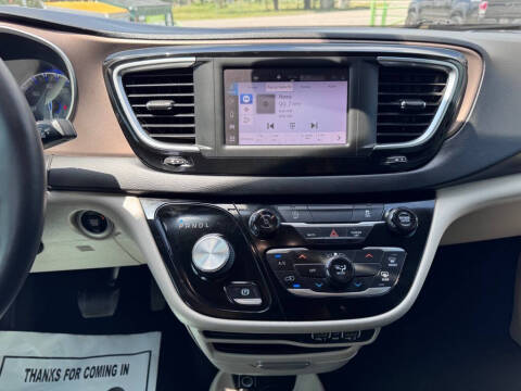 2022 Chrysler Voyager LX