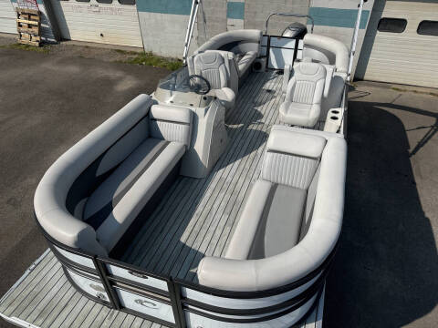 2017 Crest II 230 SLC