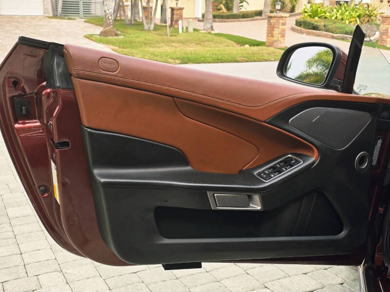 2014 Aston Martin Vanquish