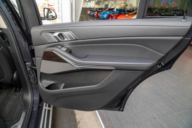 2019 BMW X7 37