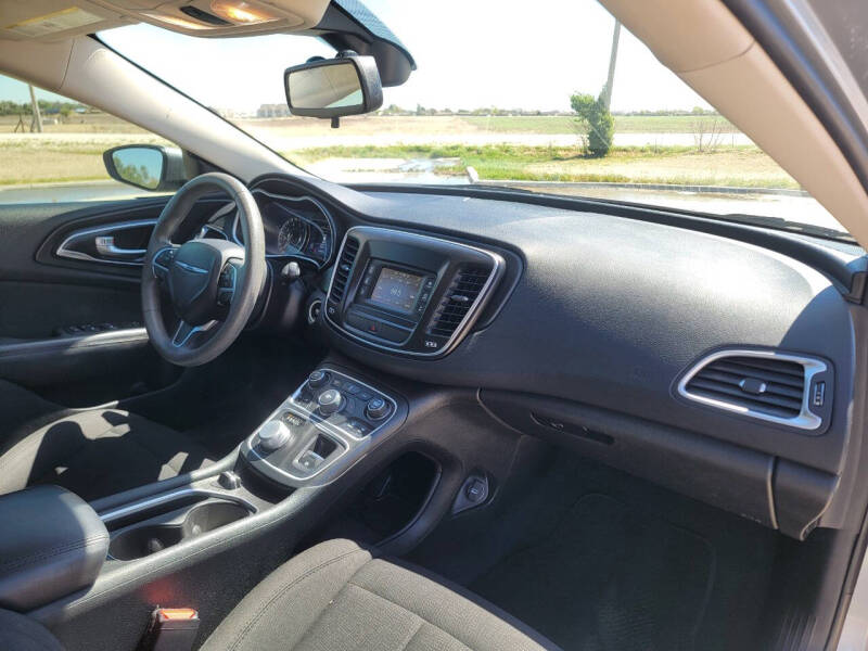 2015 Chrysler 200 LX