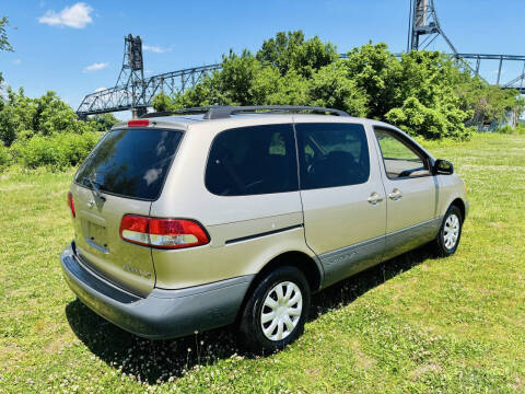 2002 Toyota Sienna LE