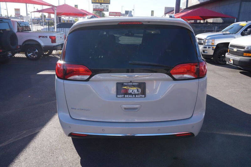 2017 Chrysler Pacifica Touring-L Plus