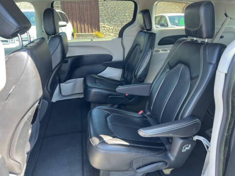 2023 Chrysler Pacifica Touring L