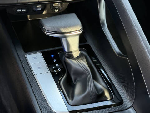 2022 Hyundai Elantra SE