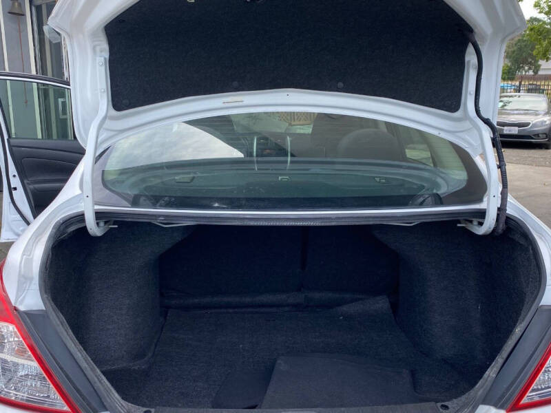 2019 Nissan Versa SV