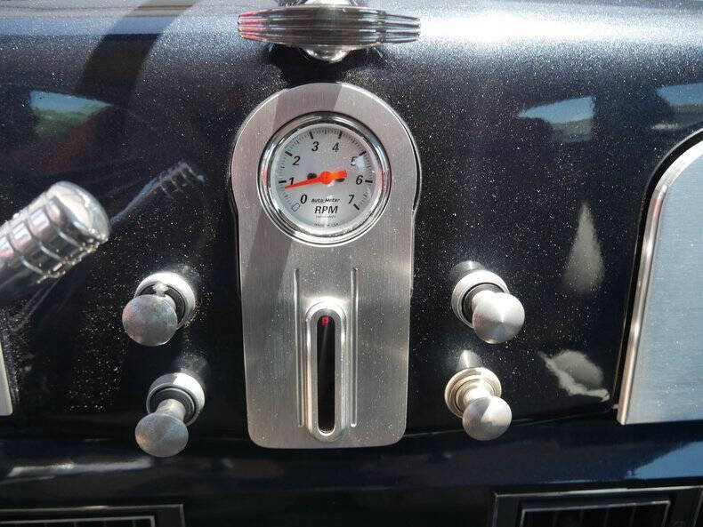 1937 Ford Deluxe