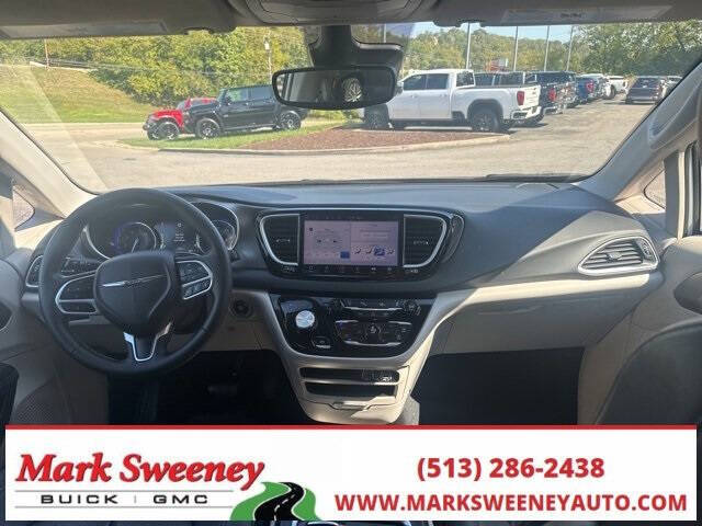 2024 Chrysler Pacifica Touring L