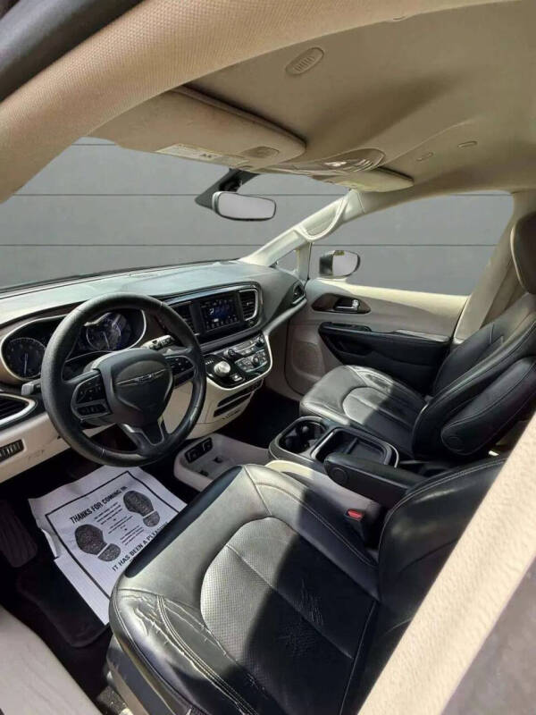 2020 Chrysler Voyager LXi