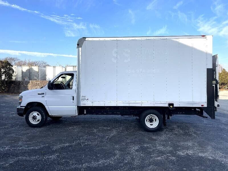 2016 Ford E-Series Chassis E-350 SD